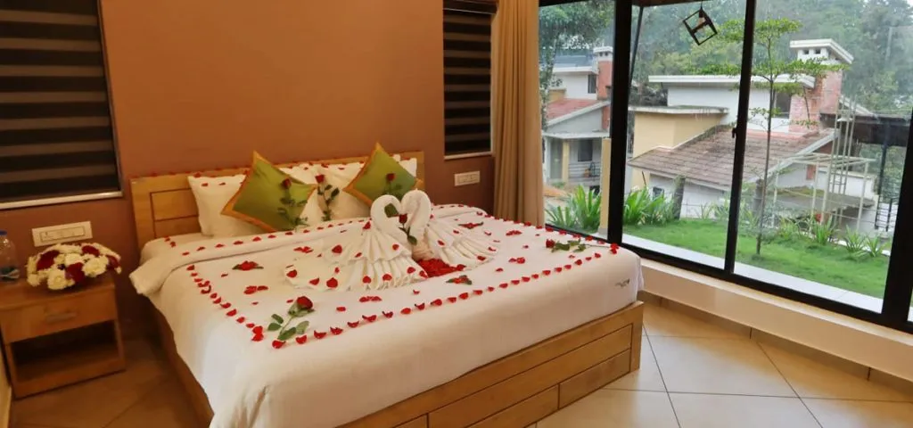 https://homesloc.com/uploads/3-bedroom-villa-wayanad-1024x480-1741932112.webp