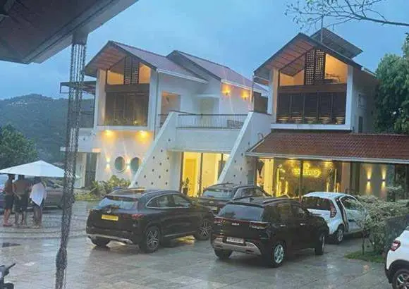 https://homesloc.com/uploads/valet-parking-1-1737457929.webp